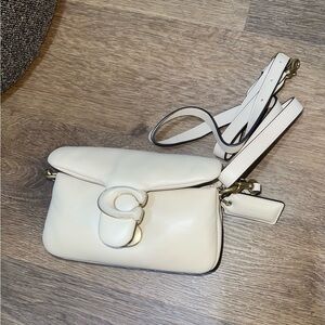 COACH
Pillow Tabby Leather Shoulder Bag